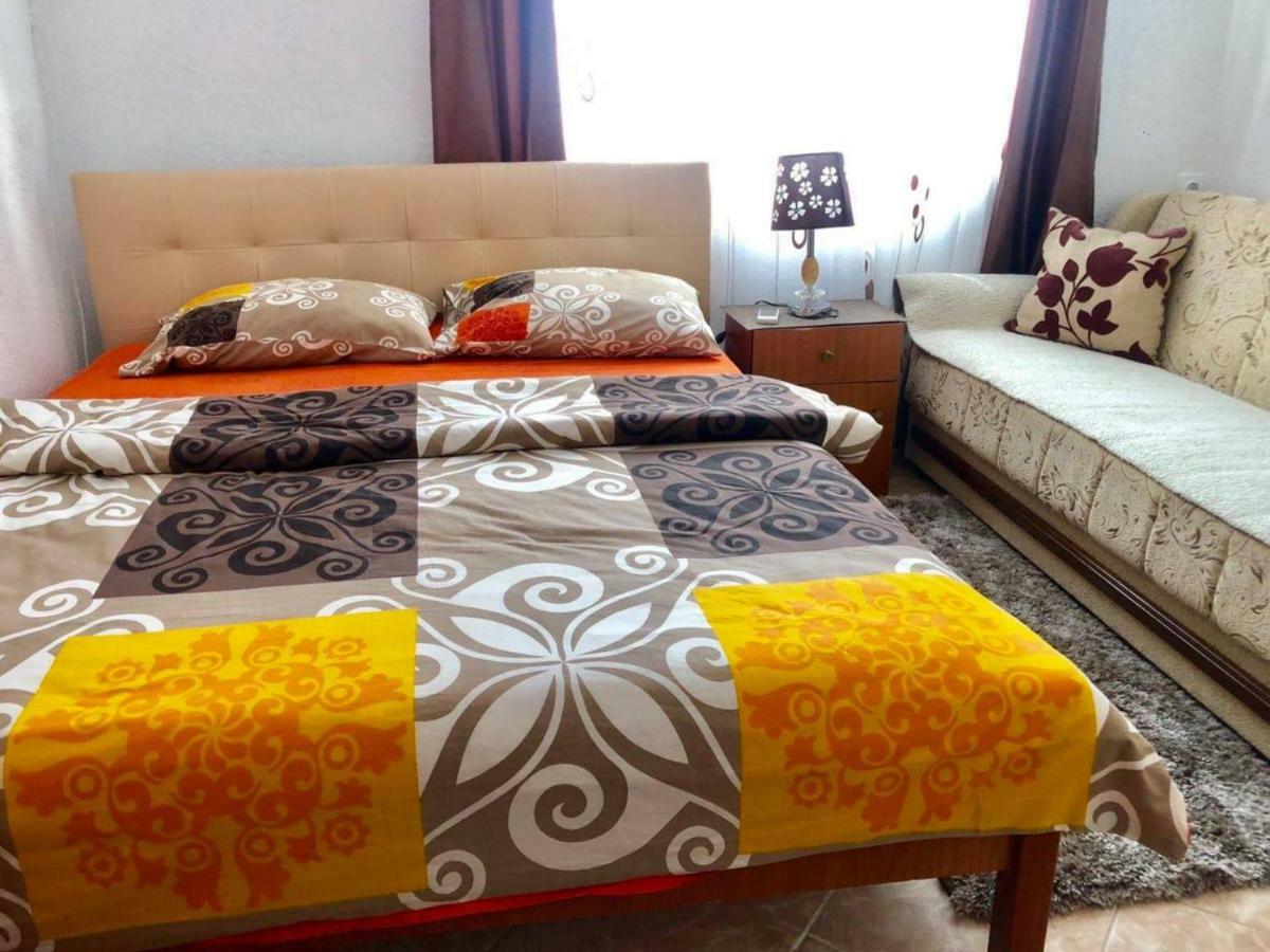 Zuto * Ulcinj